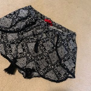 Patterned flowy shorts